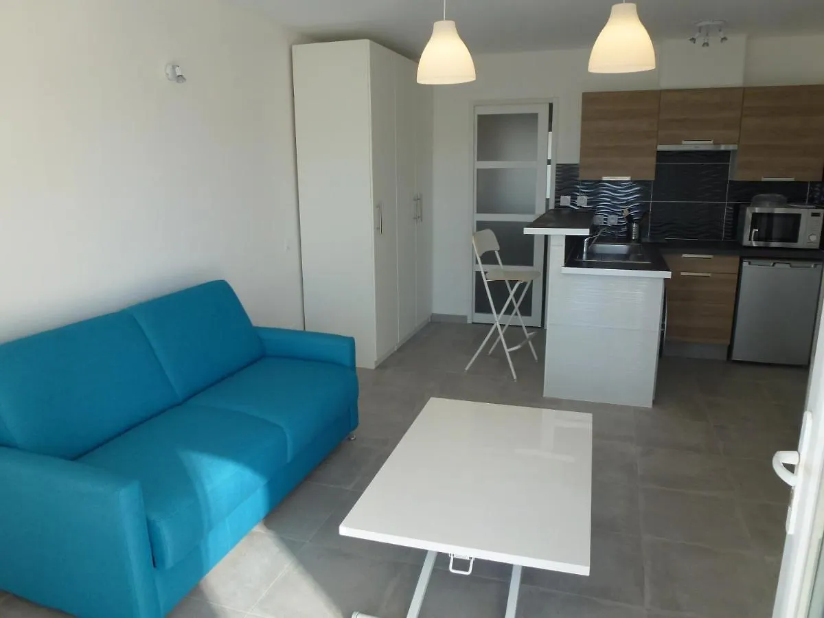 Apartment Studio De Charme, Piscine Et Mer A Pieds Six-Fours-les-Plages France
